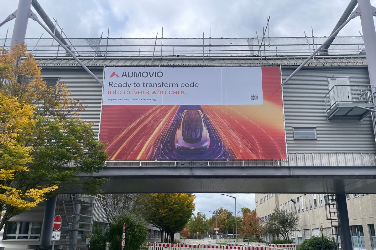 Wir könenn auch groß - Realisation 200qm Banner für Continental Regensburg