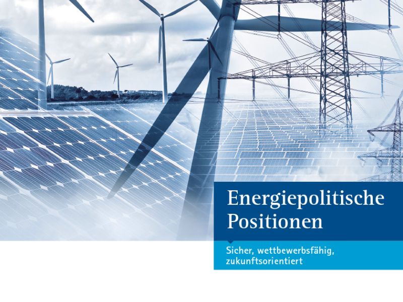 <p>Gestaltung und Layout zweier Themenbroschüren für die IHK Regensburg</p>