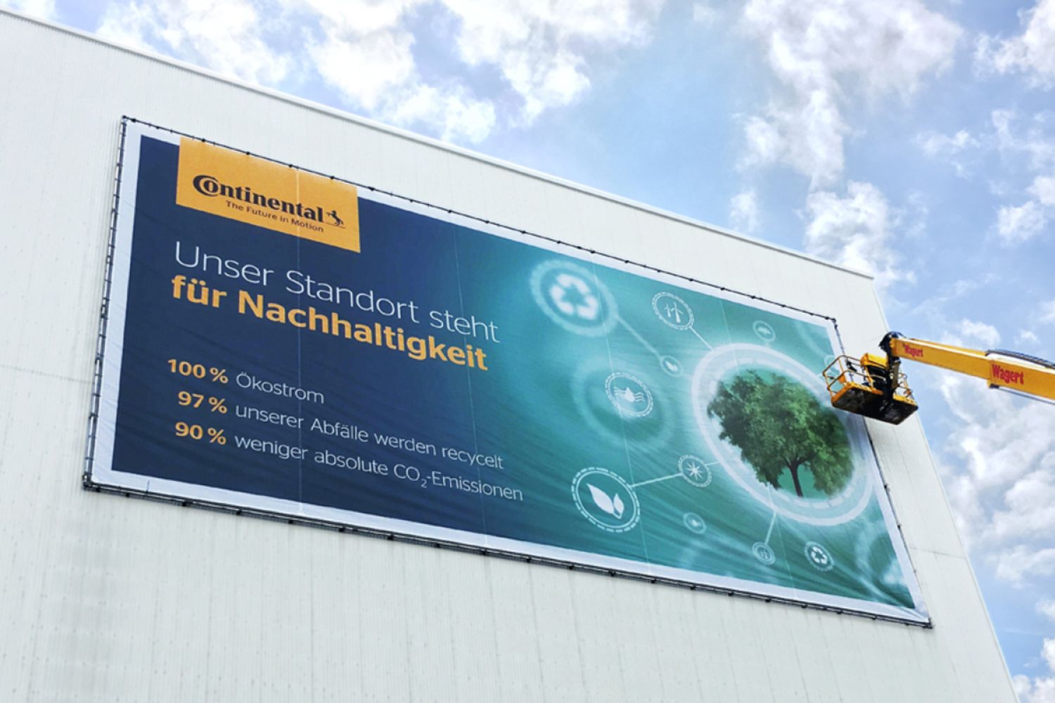 Wir könenn auch groß - Realisation 200qm Banner für Continental Regensburg